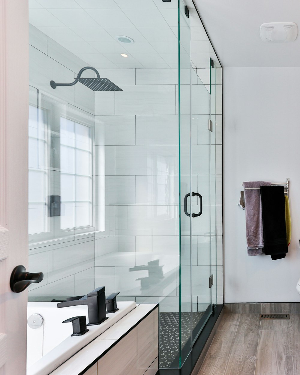 Gerenoveerde badkamer met inloopdouche